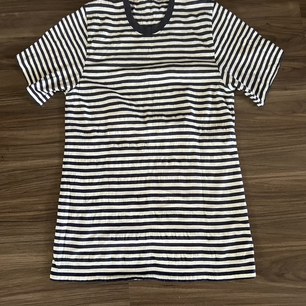 Crinkle Navy and White Stripe T
